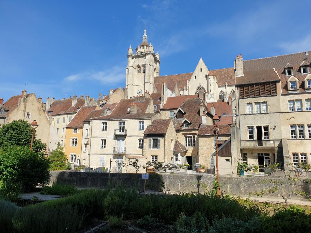 Le Matin Calme - Charme Ancien - Vue Canal Apartment Dole Bagian luar foto