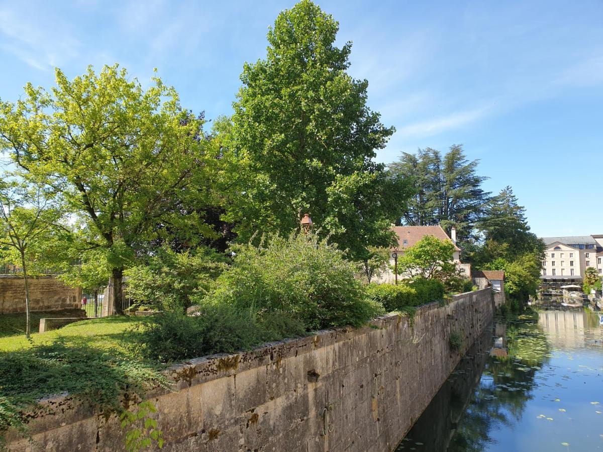 Le Matin Calme - Charme Ancien - Vue Canal Apartment Dole Bagian luar foto