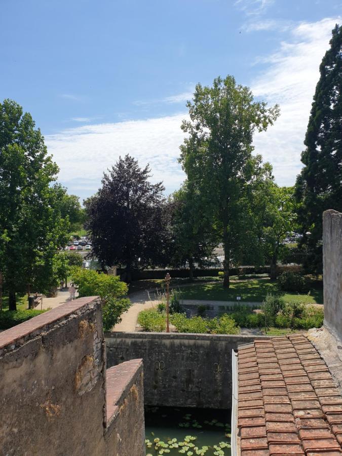 Le Matin Calme - Charme Ancien - Vue Canal Apartment Dole Bagian luar foto