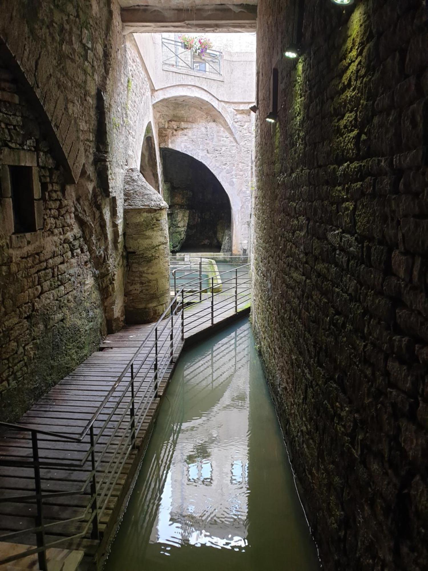 Le Matin Calme - Charme Ancien - Vue Canal Apartment Dole Bagian luar foto